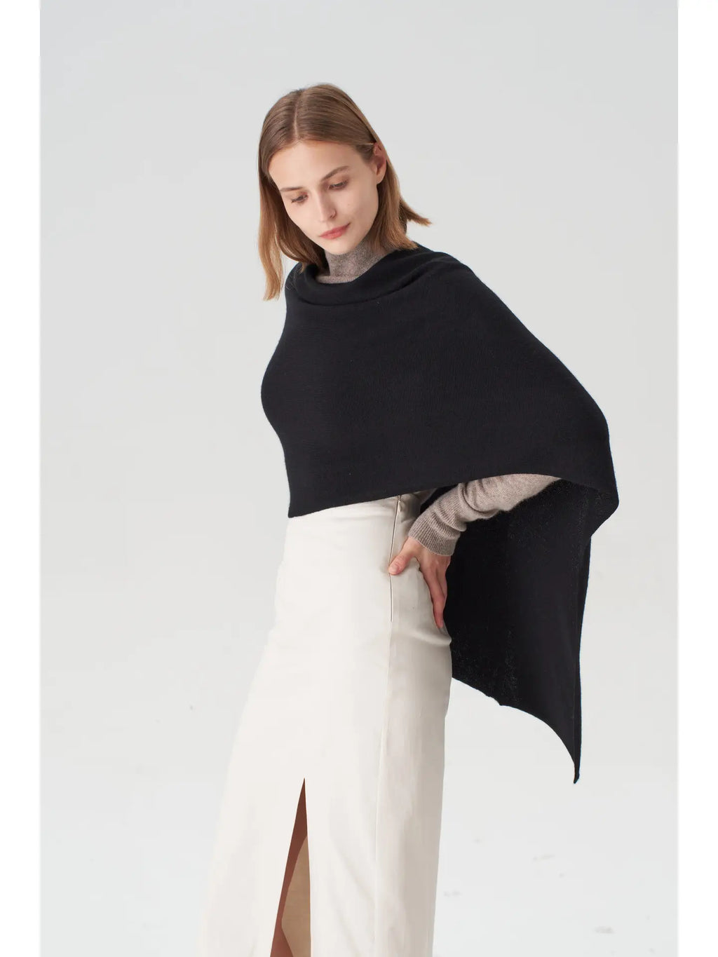 Pissenlit Cashmere Topper in Black