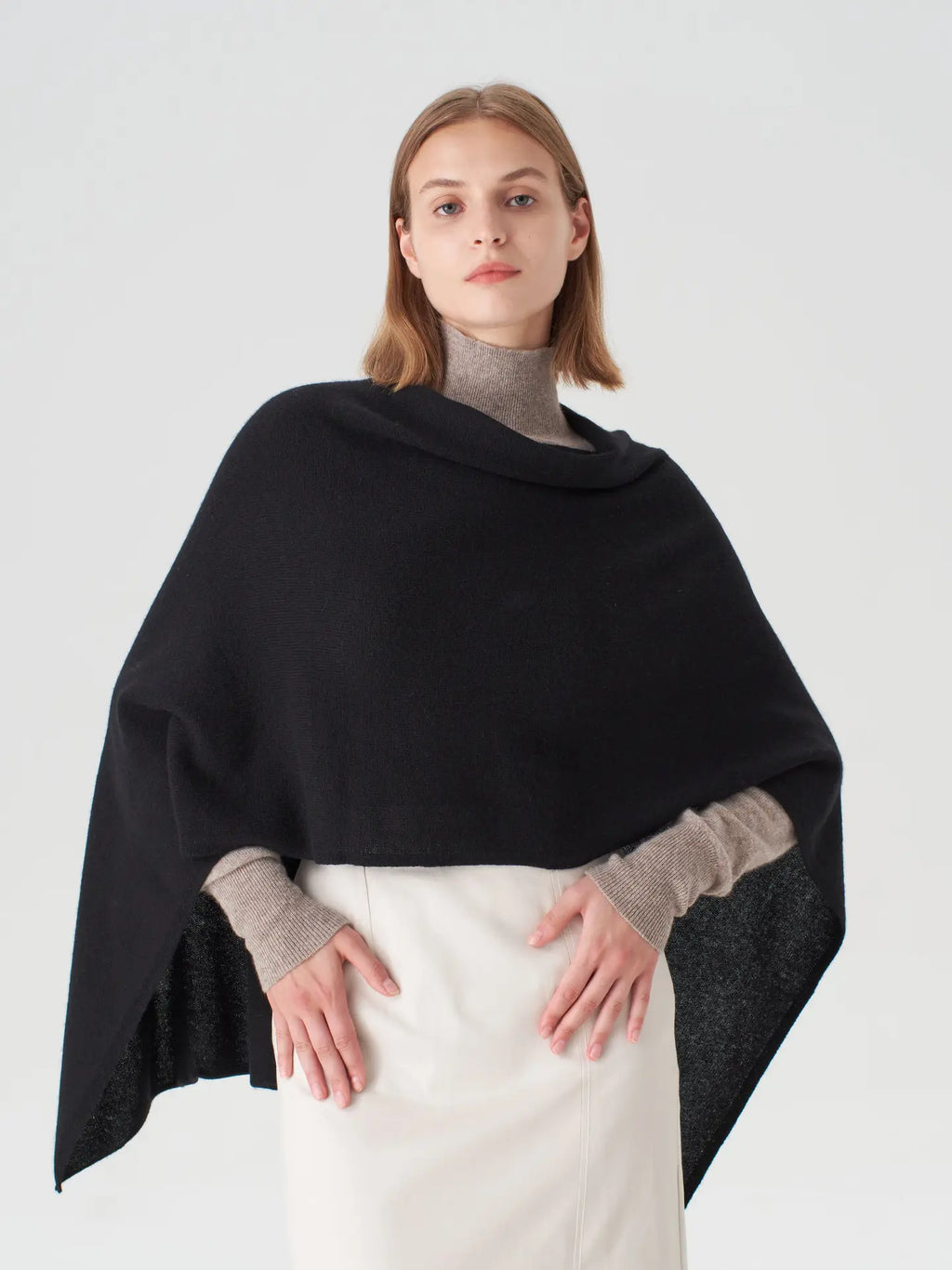 Pissenlit Cashmere Topper in Black