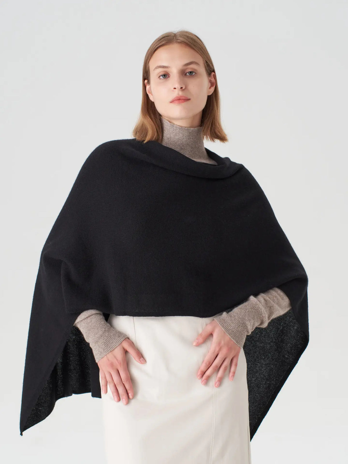 Pissenlit Cashmere Topper in Black