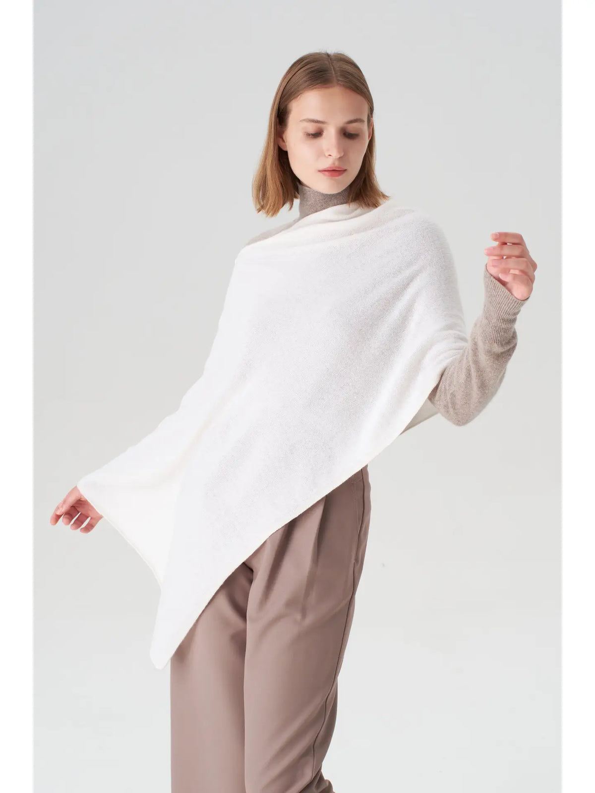 Pissenlit Cashmere Topper in Snow