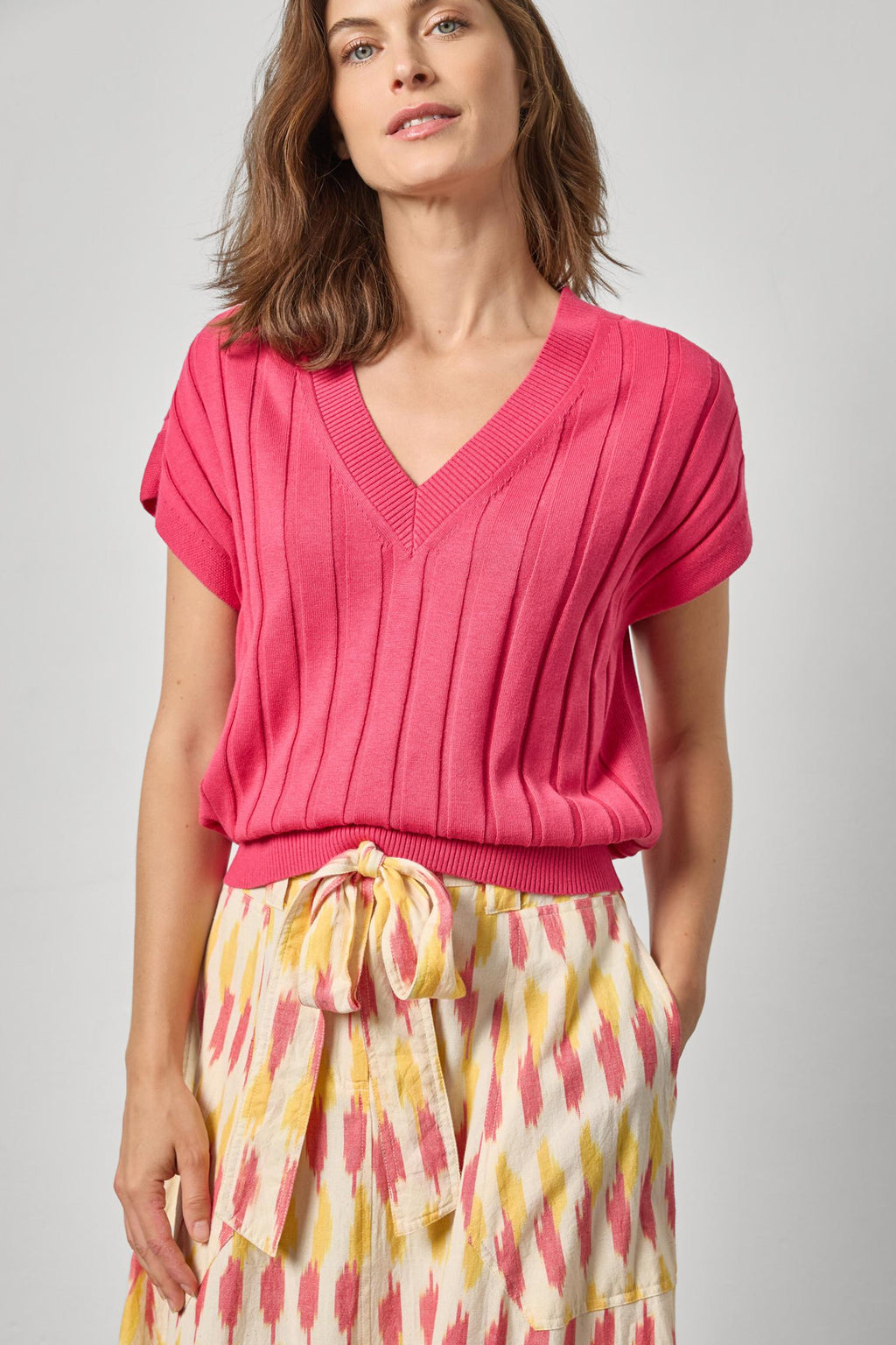 Wide Rib Wedge V-Neck Sweater in Azalea