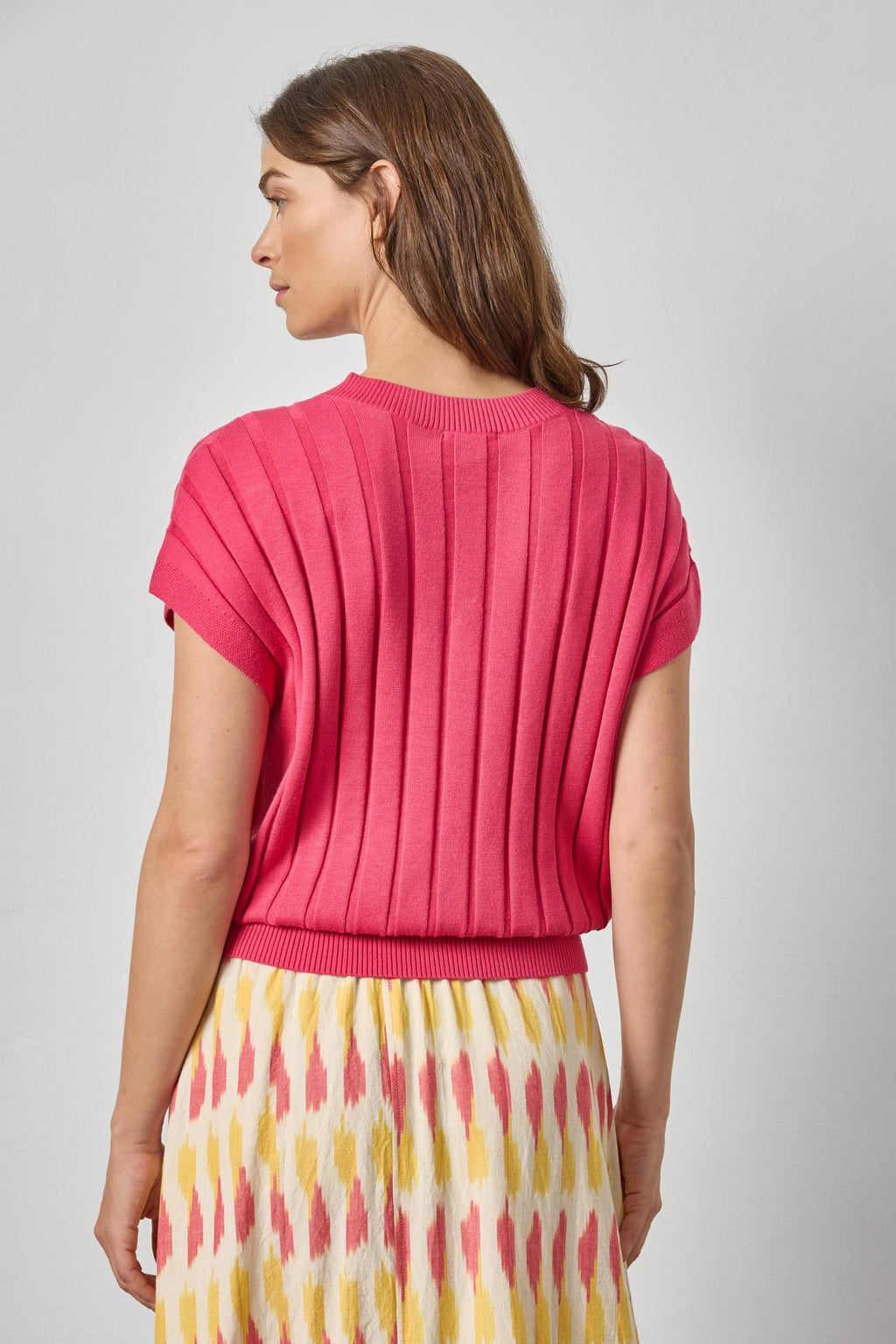 Wide Rib Wedge V-Neck Sweater in Azalea