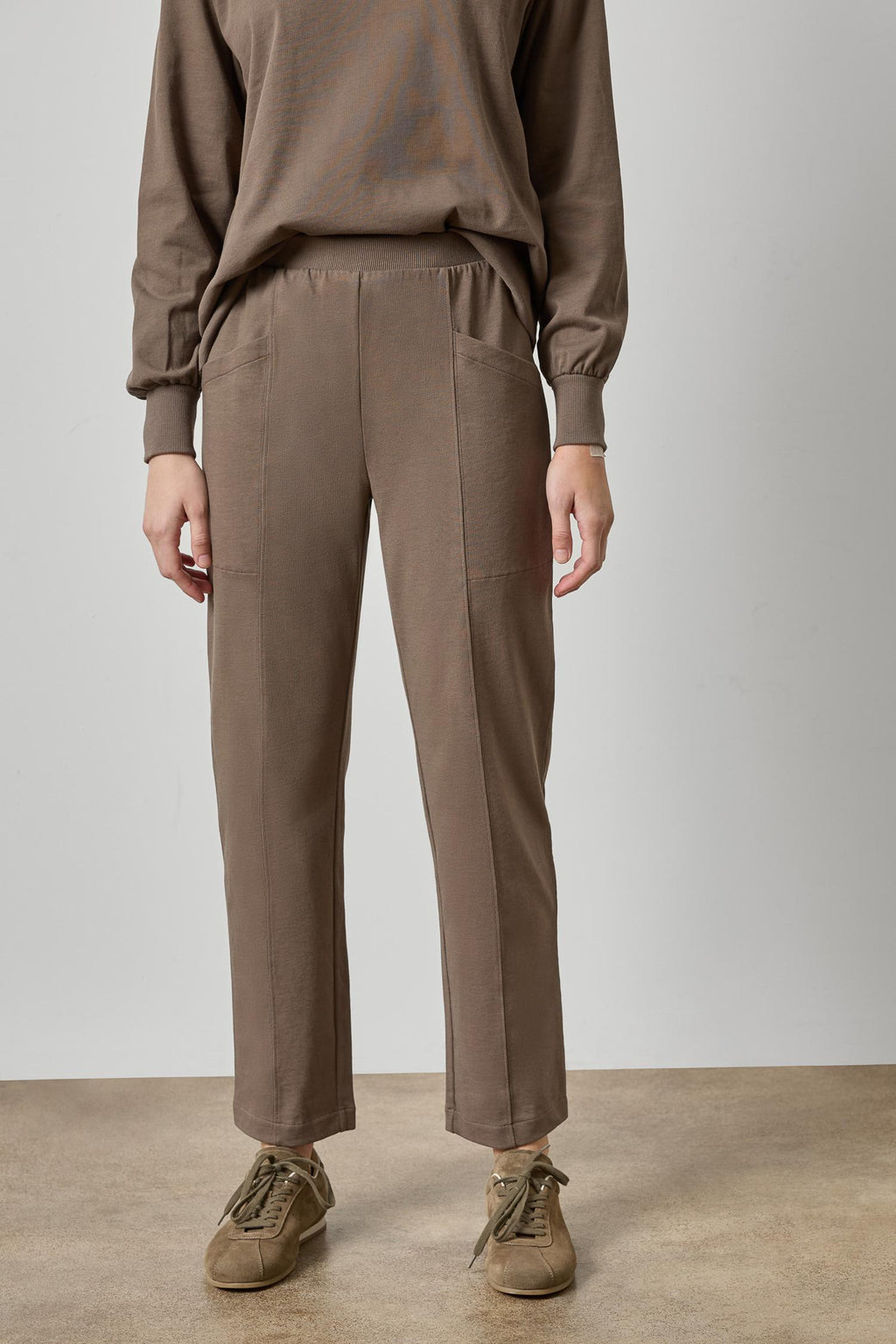 Front Seamed Pocket Pant in Shiitake