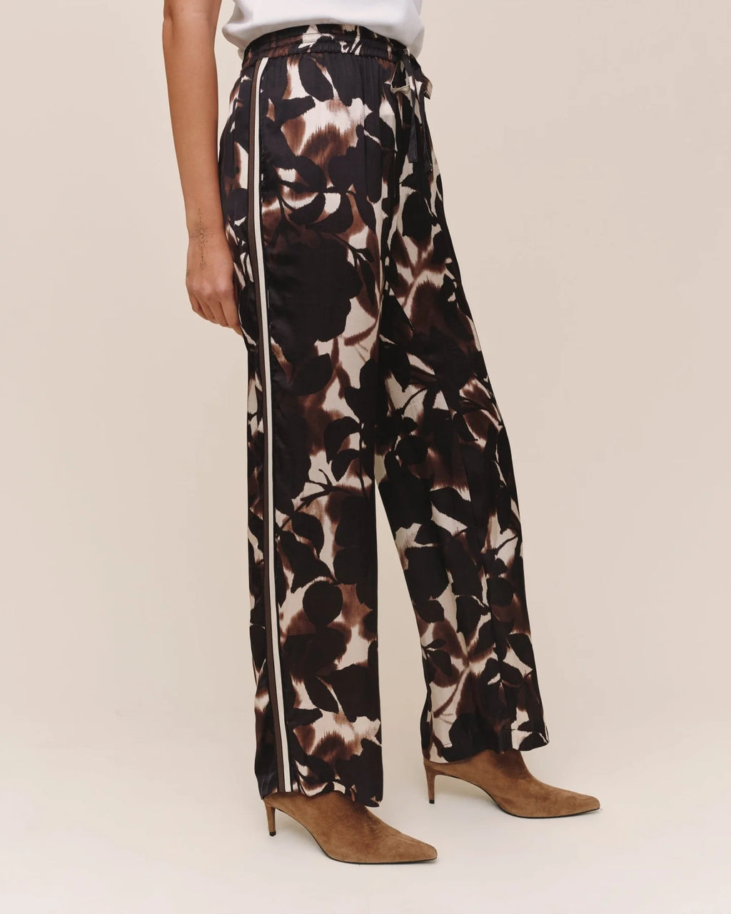 Bella Dahl Dressed Up Track Pant With Stripe - Shadow Floral Print