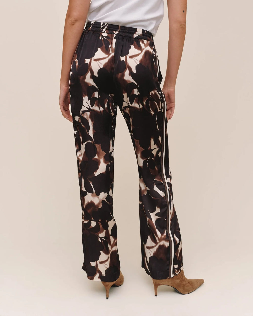 Bella Dahl Dressed Up Track Pant With Stripe - Shadow Floral Print