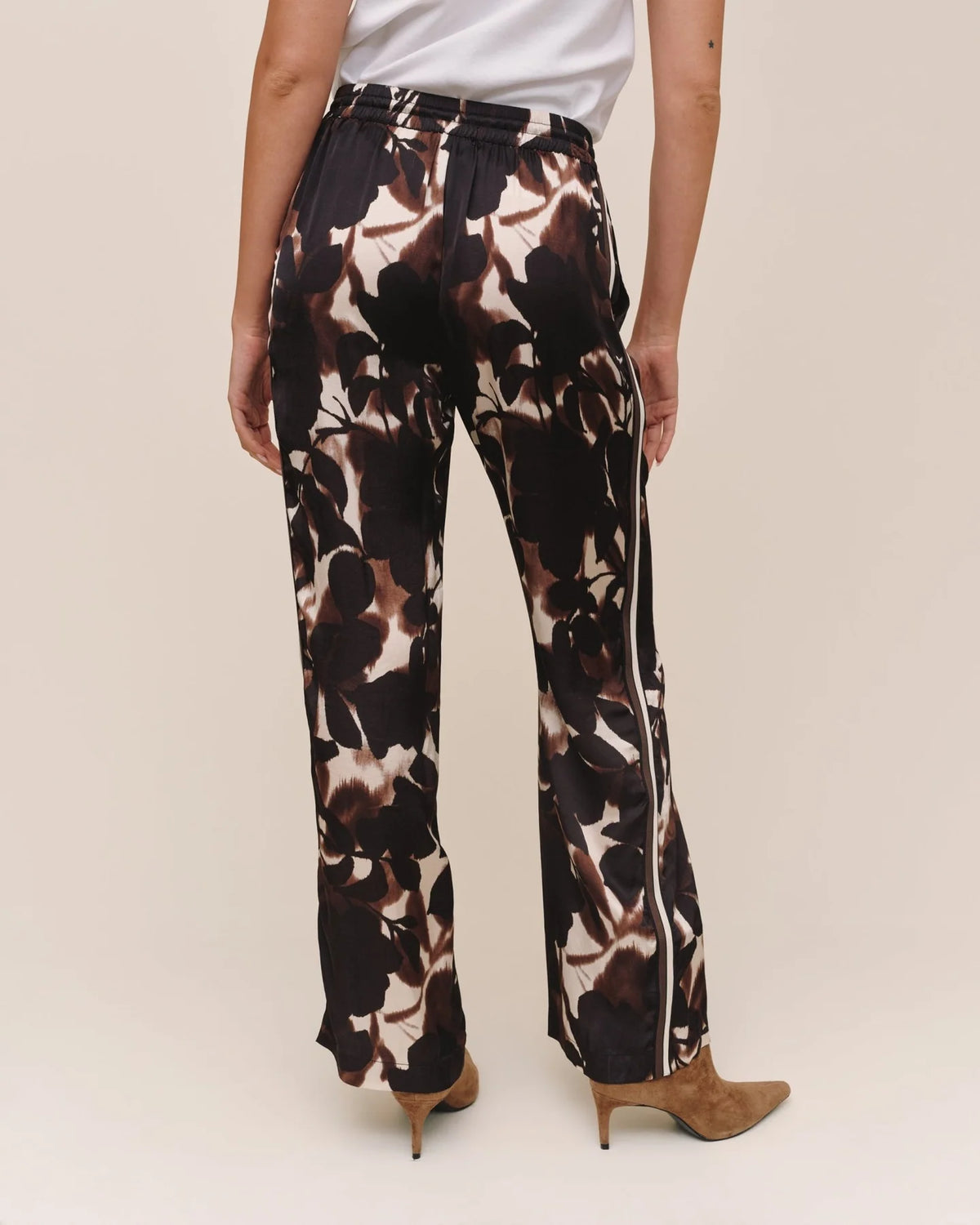 Bella Dahl Dressed Up Track Pant With Stripe - Shadow Floral Print